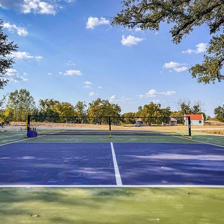 Container Home With Rooftop Views And Pickleball-Pecan Grove Беллмид Экстерьер фото