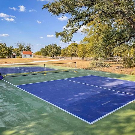 Container Home With Rooftop Views And Pickleball-Pecan Grove Беллмид Экстерьер фото
