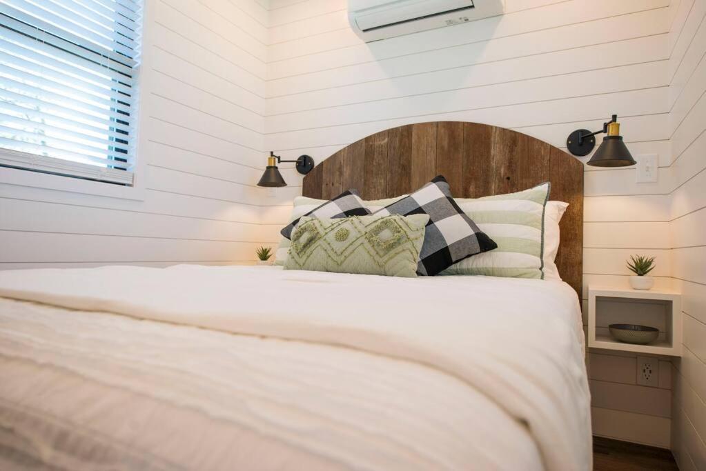 Container Home With Rooftop Views And Pickleball-Pecan Grove Беллмид Экстерьер фото