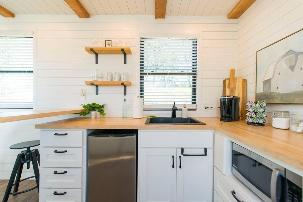 Container Home With Rooftop Views And Pickleball-Pecan Grove Беллмид Экстерьер фото