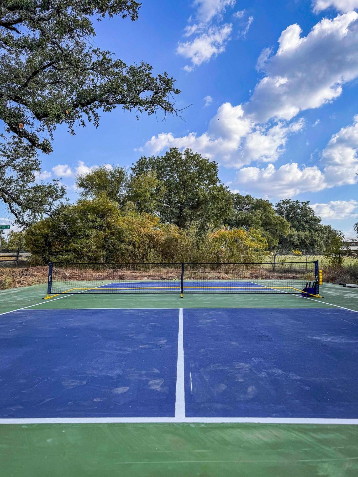 Container Home With Rooftop Views And Pickleball-Pecan Grove Беллмид Экстерьер фото