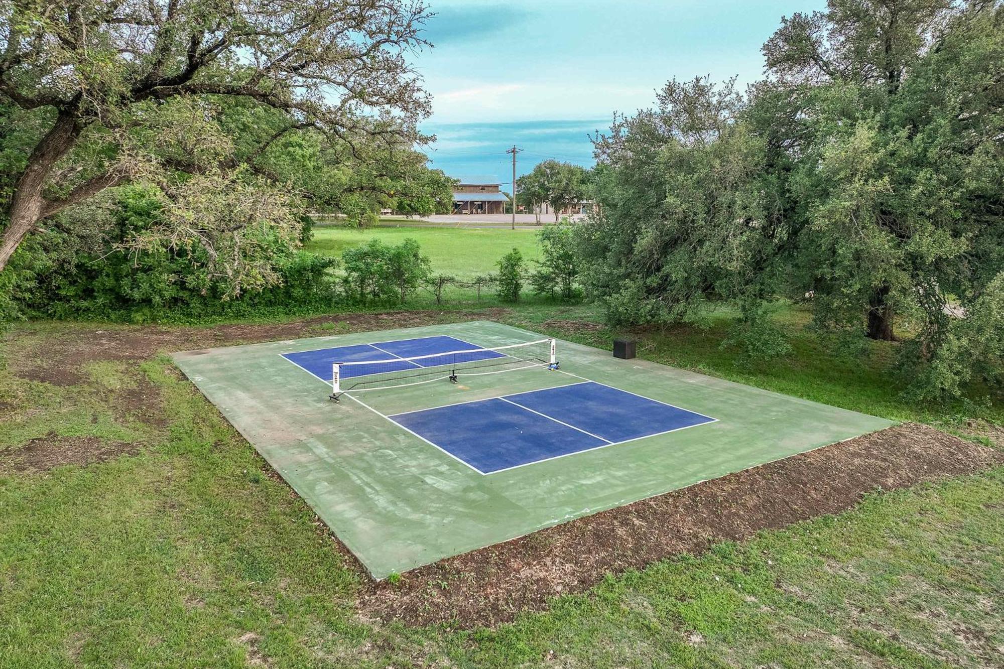 Container Home With Rooftop Views And Pickleball-Pecan Grove Беллмид Экстерьер фото