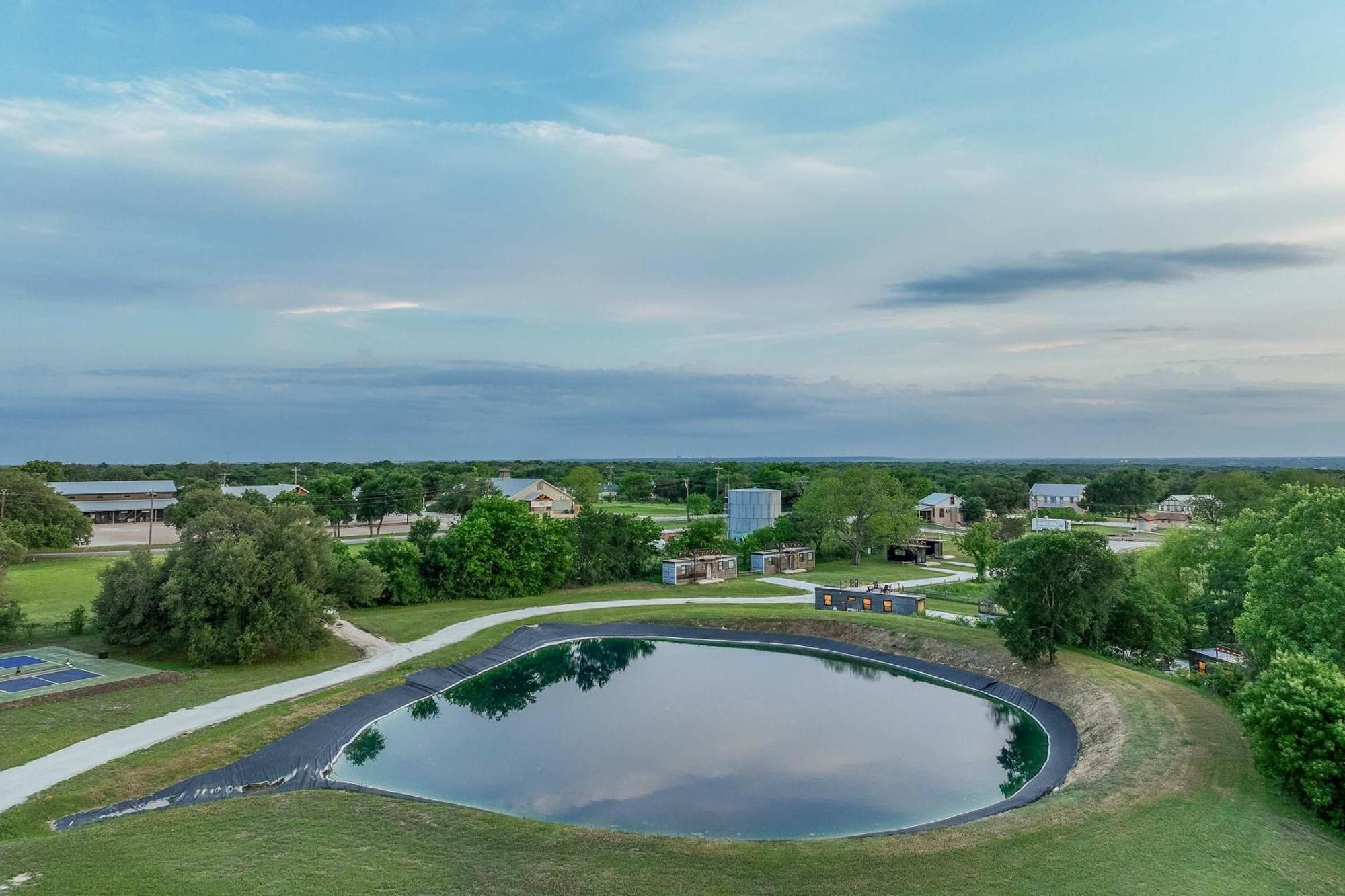 Container Home With Rooftop Views And Pickleball-Pecan Grove Беллмид Экстерьер фото